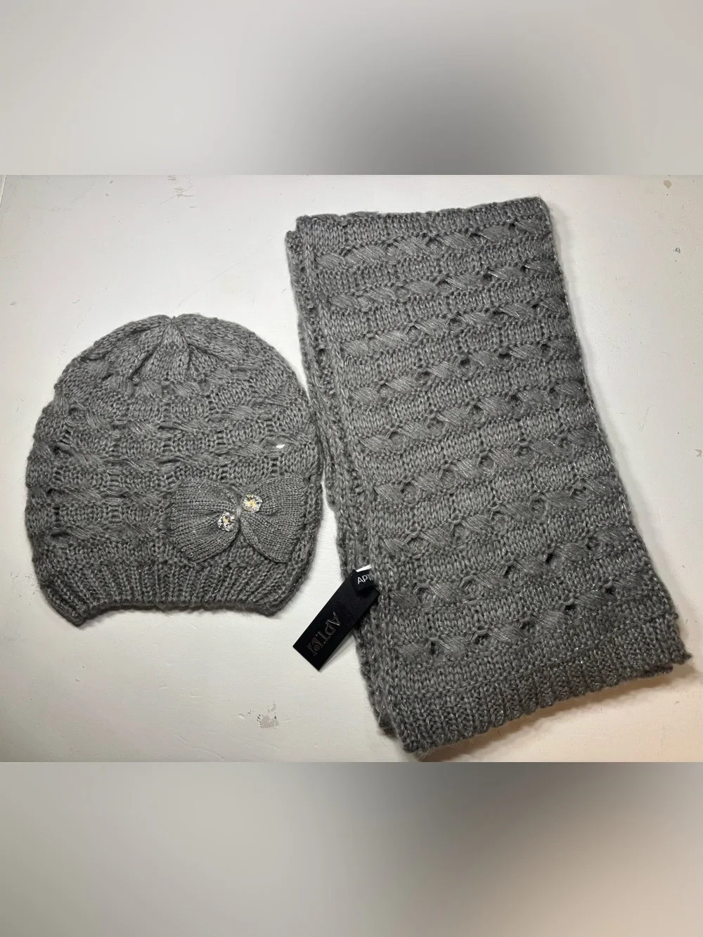 NWT Apt. 9 Light Gray Silver Cable Knit Beanie Hat & Scarf Set Pair Bow